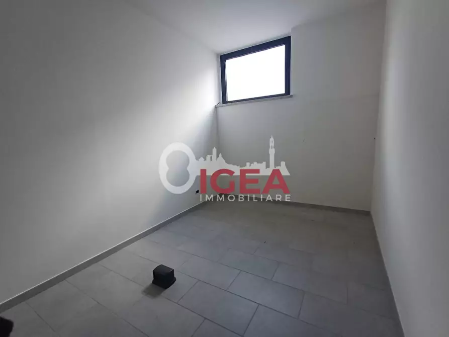 Immagine 18 di Ufficio in vendita  a Poggibonsi