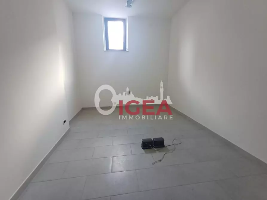 Immagine 16 di Ufficio in vendita  a Poggibonsi