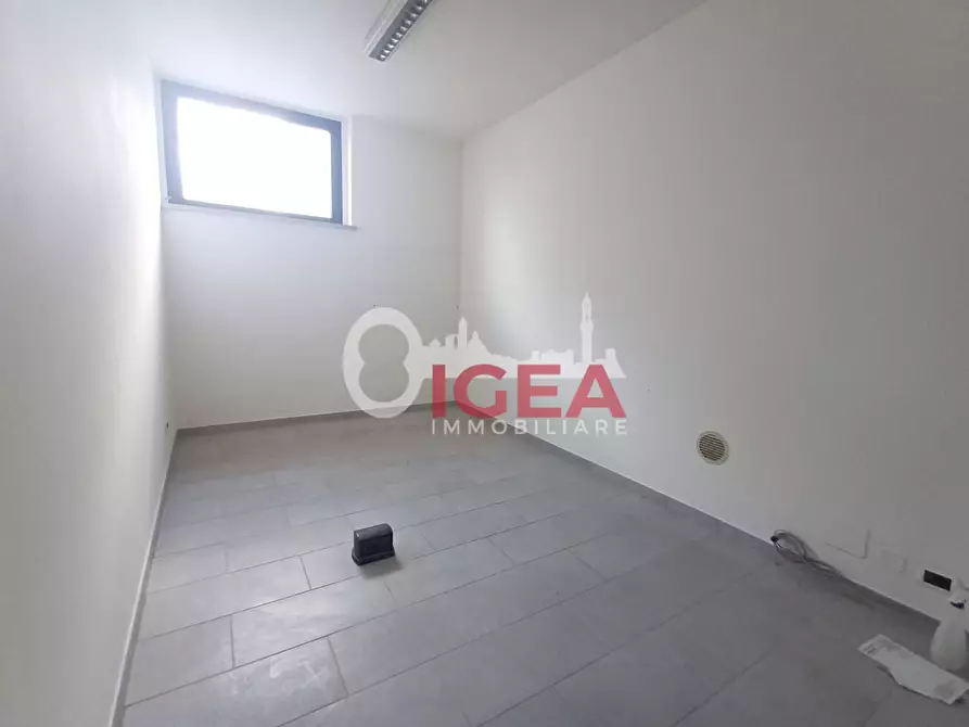Immagine 20 di Ufficio in vendita  a Poggibonsi
