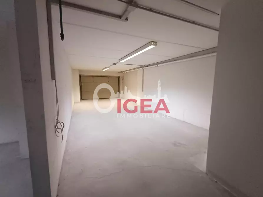 Immagine 26 di Ufficio in vendita  a Poggibonsi