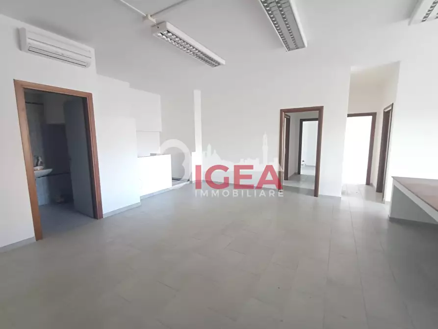 Immagine 4 di Ufficio in vendita  a Poggibonsi