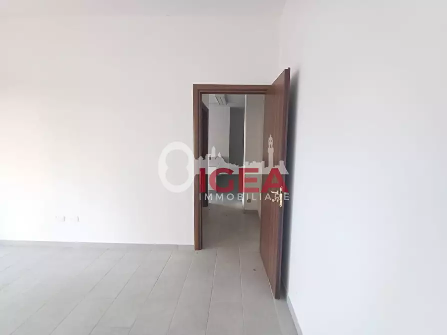 Immagine 12 di Ufficio in vendita  a Poggibonsi