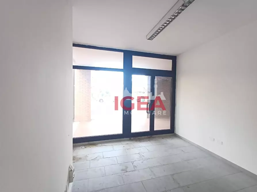 Immagine 11 di Ufficio in vendita  a Poggibonsi