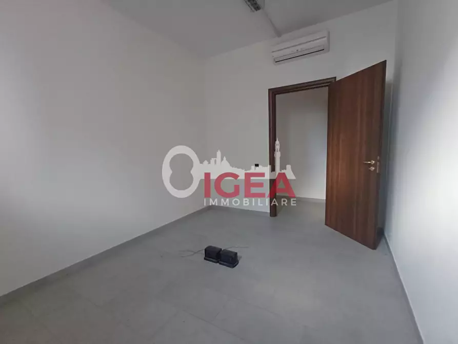 Immagine 17 di Ufficio in vendita  a Poggibonsi