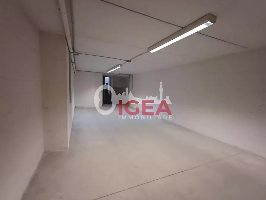 Immagine 29 di Ufficio in vendita  a Poggibonsi