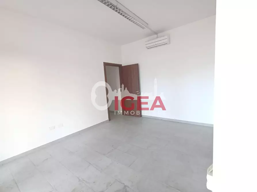 Immagine 10 di Ufficio in vendita  a Poggibonsi