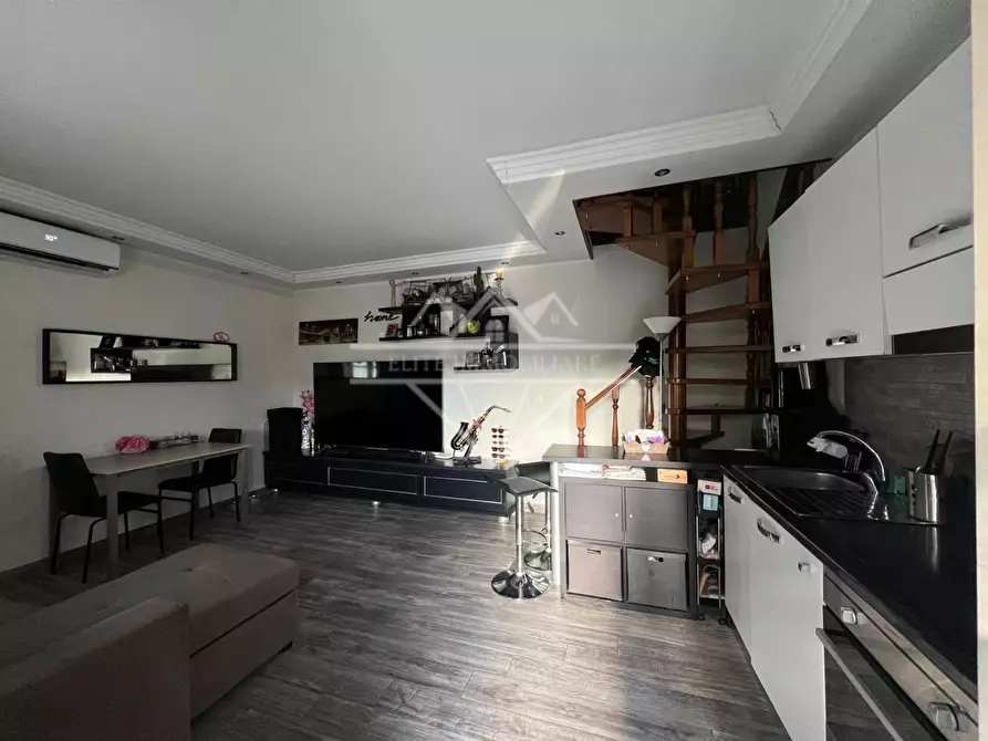 Immagine 4 di Casa indipendente in vendita  a Massa