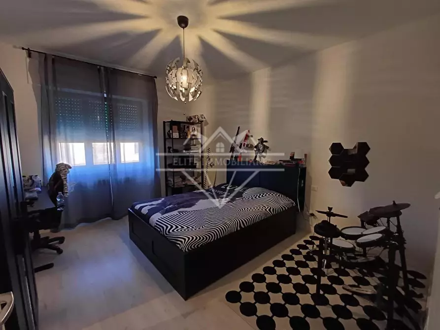 Immagine 9 di Porzione di casa in vendita  a Carrara