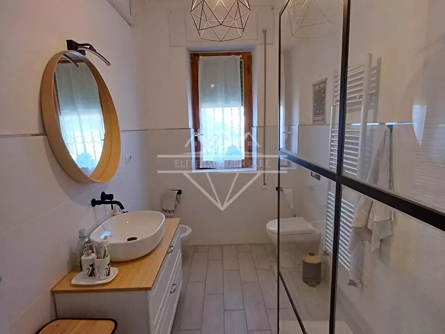 Immagine 5 di Porzione di casa in vendita  a Carrara