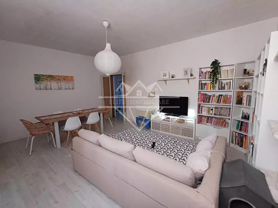 Immagine 2 di Porzione di casa in vendita  a Carrara