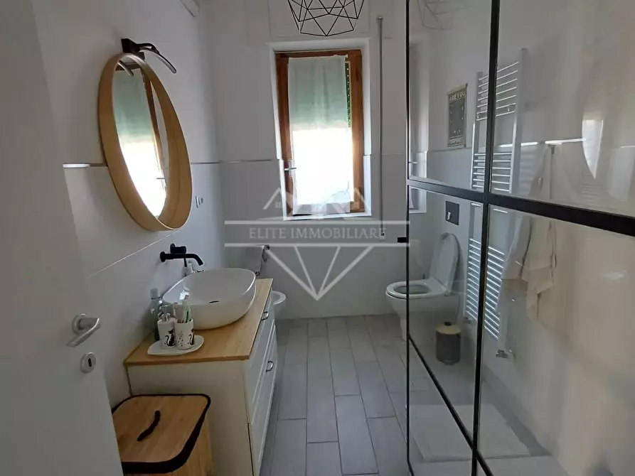 Immagine 4 di Porzione di casa in vendita  a Carrara