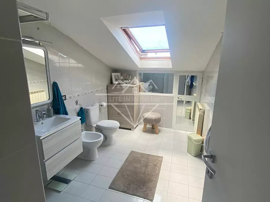 Immagine 13 di Porzione di casa in vendita  a Carrara