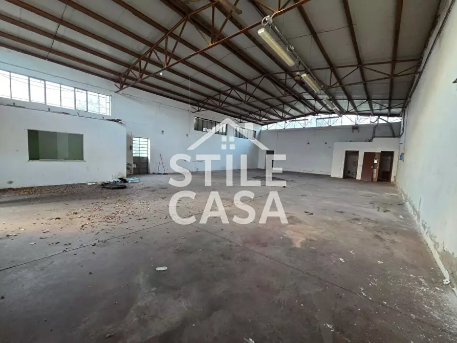 Immagine 4 di Attività artigianale in vendita  a Capannori