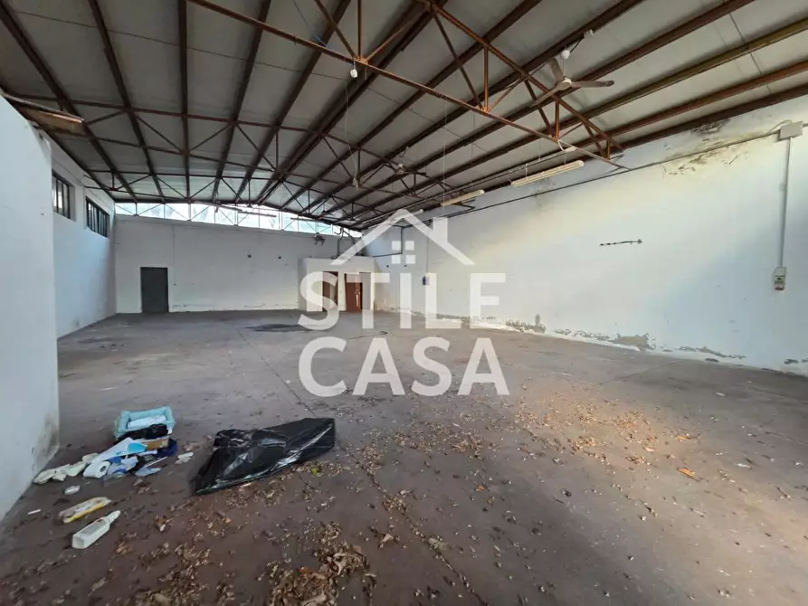 Immagine 10 di Attività artigianale in vendita  a Capannori