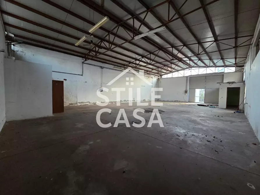 Immagine 7 di Attività artigianale in vendita  a Capannori