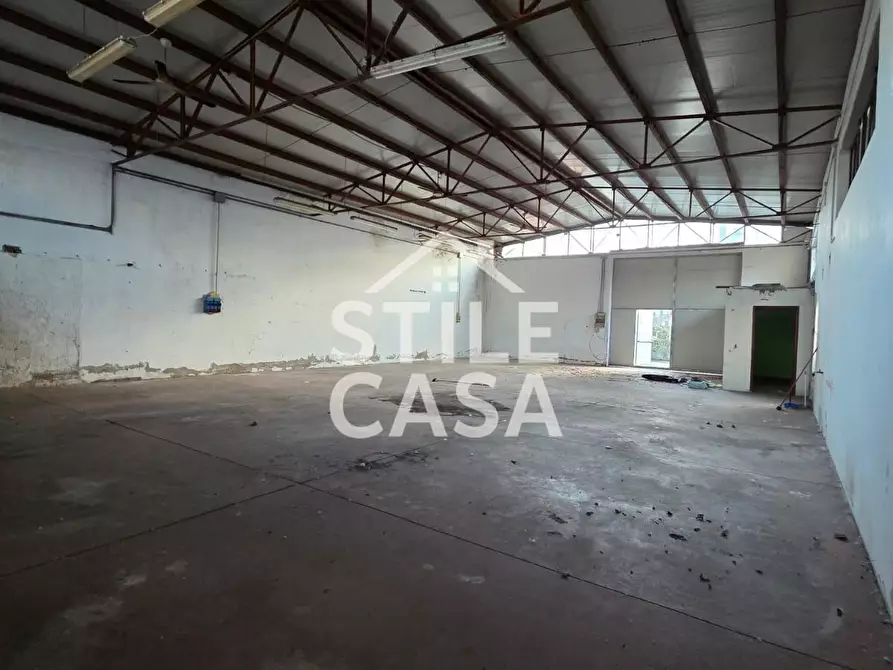 Immagine 8 di Attività artigianale in vendita  a Capannori