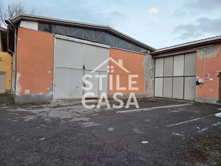 Immagine 11 di Attività artigianale in vendita  a Capannori