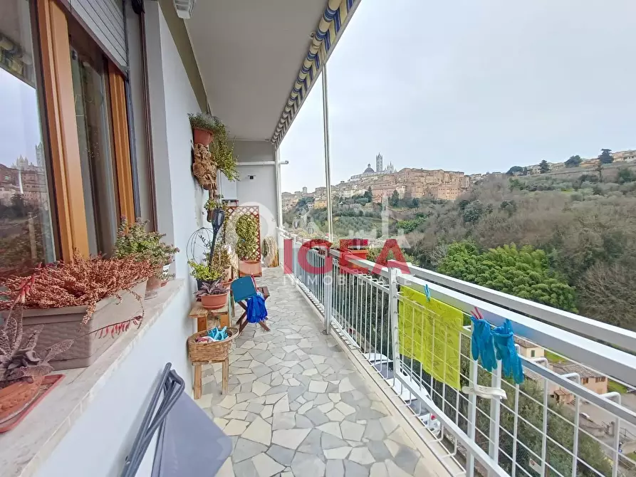 Immagine 18 di Appartamento in vendita  a Siena