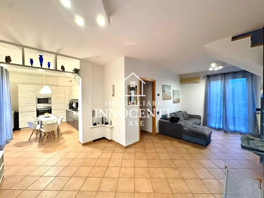 Immagine 11 di Appartamento in vendita  a Massa