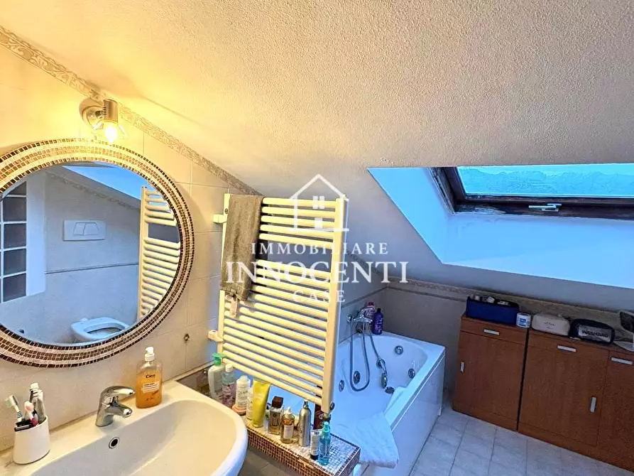 Immagine 2 di Appartamento in vendita  a Massa