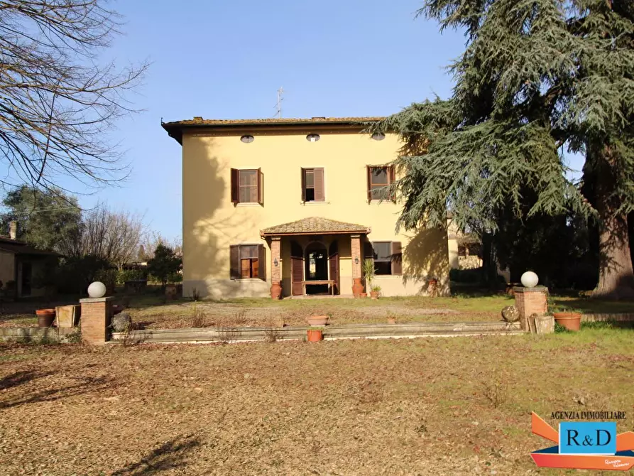 Immagine 1 di Villa in vendita  a Colle Di Val D'elsa