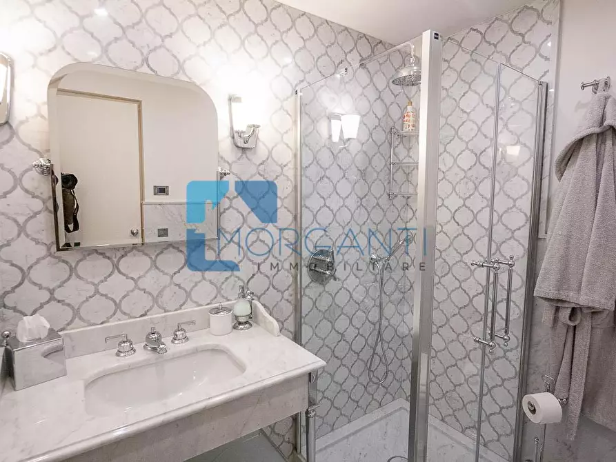 Immagine 11 di Palazzo in vendita  a Pietrasanta