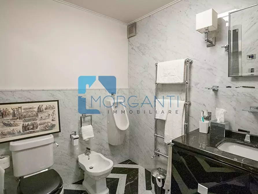 Immagine 10 di Palazzo in vendita  a Pietrasanta