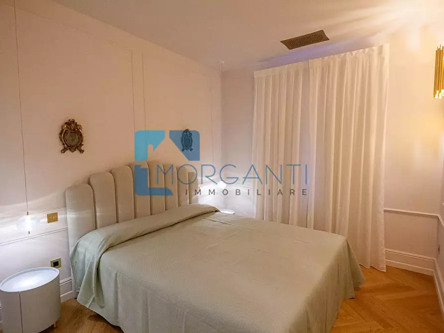 Immagine 7 di Palazzo in vendita  a Pietrasanta