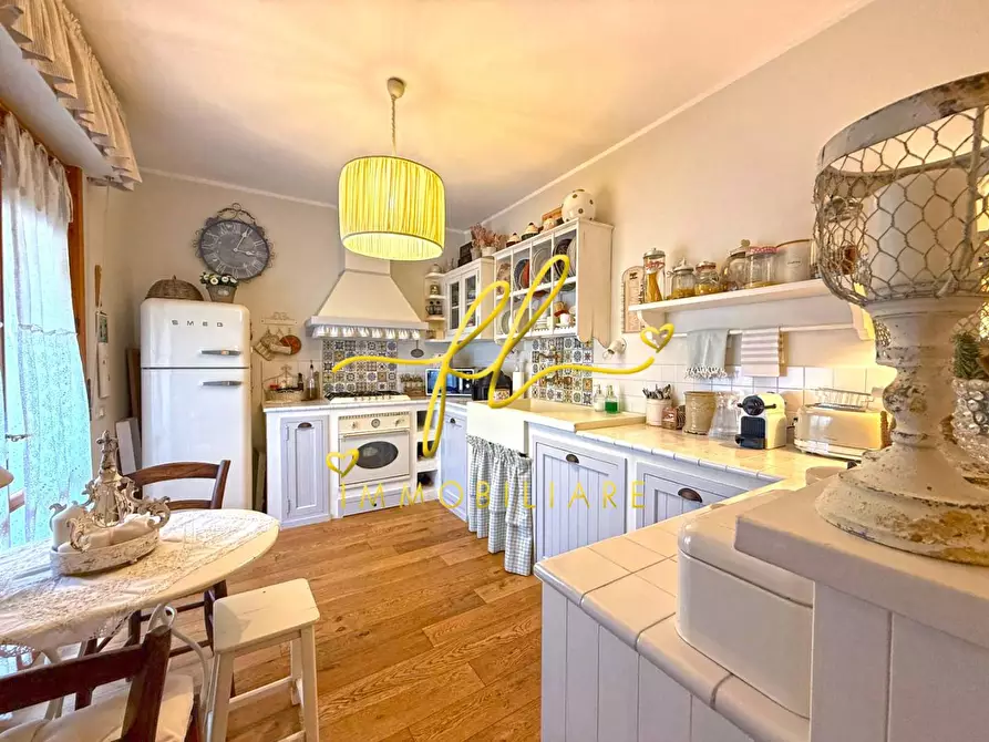 Immagine 10 di Appartamento in vendita  a Cecina