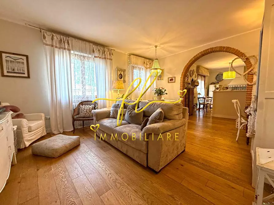 Immagine 2 di Appartamento in vendita  a Cecina