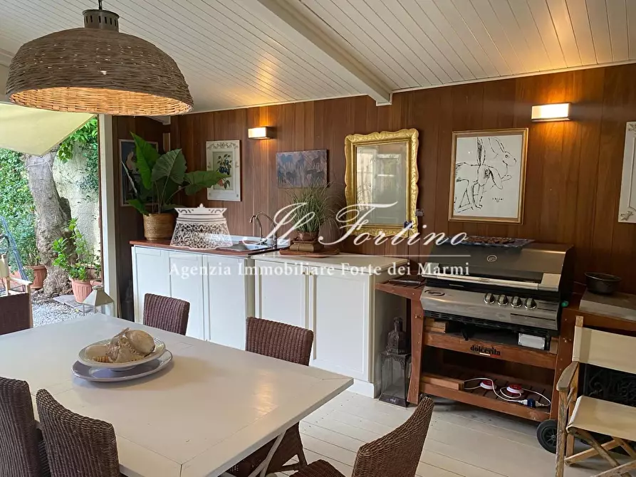 Immagine 11 di Casa indipendente in affitto  a Forte Dei Marmi