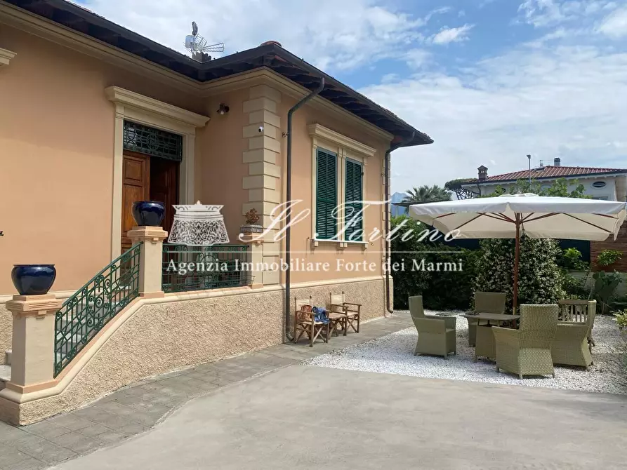 Immagine 1 di Casa indipendente in affitto  a Forte Dei Marmi