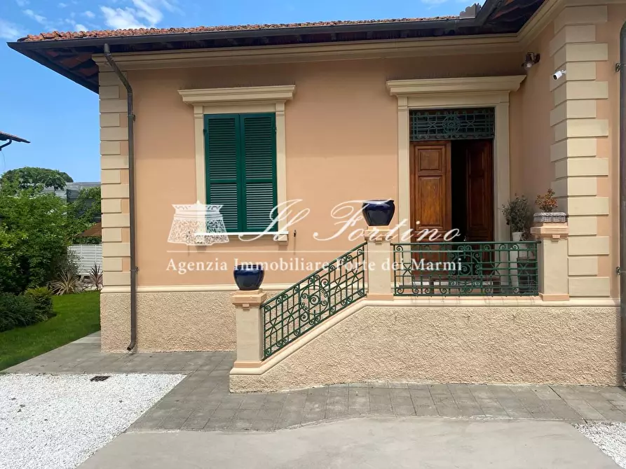 Immagine 2 di Casa indipendente in affitto  a Forte Dei Marmi