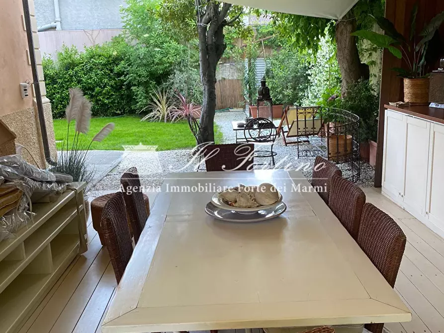 Immagine 6 di Casa indipendente in affitto  a Forte Dei Marmi