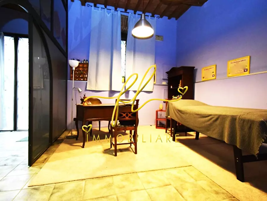 Immagine 7 di Locale commerciale in vendita  a Livorno