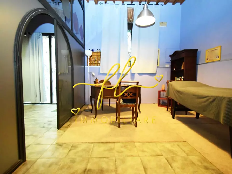 Immagine 3 di Locale commerciale in vendita  a Livorno