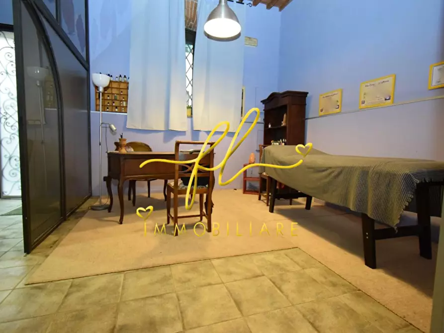 Immagine 9 di Locale commerciale in vendita  a Livorno