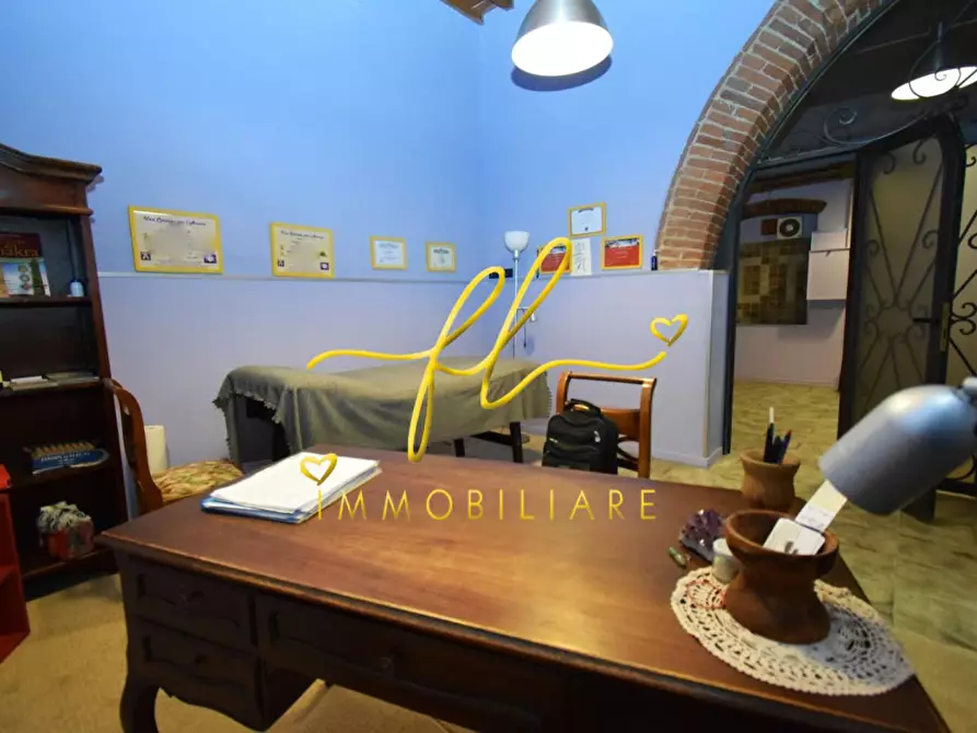 Immagine 2 di Locale commerciale in vendita  a Livorno