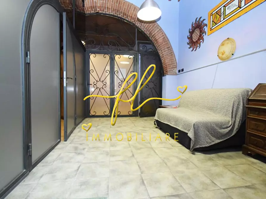 Immagine 8 di Locale commerciale in vendita  a Livorno