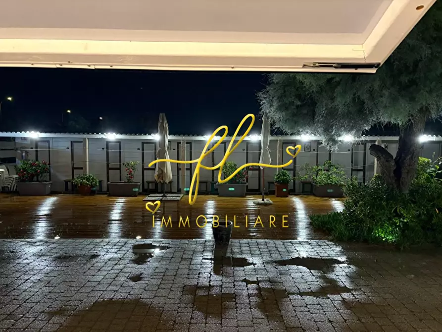 Immagine 44 di Attività commerciale in vendita  a Pisa