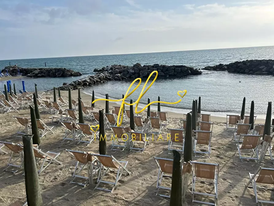 Immagine 4 di Attività commerciale in vendita  a Pisa