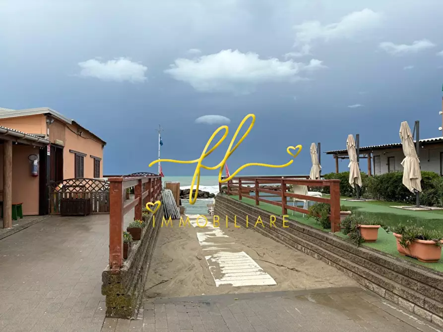 Immagine 15 di Attività commerciale in vendita  a Pisa