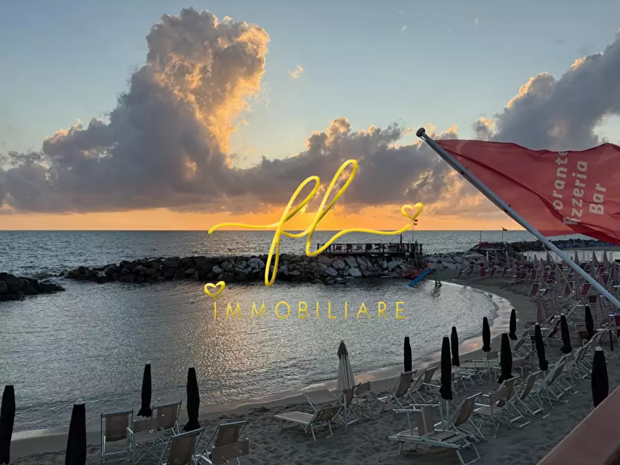 Immagine 11 di Attività commerciale in vendita  a Pisa