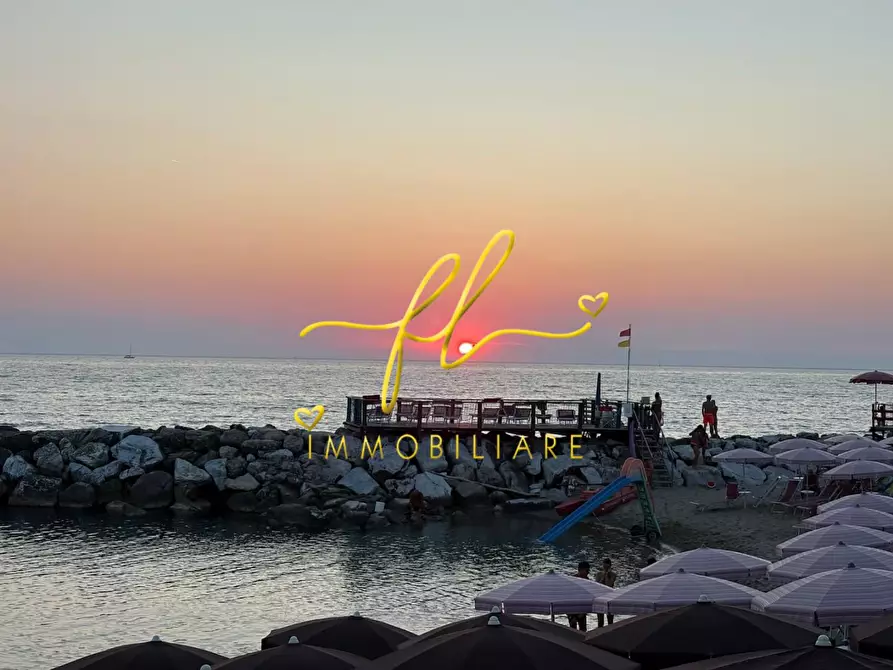 Immagine 1 di Attività commerciale in vendita  a Pisa