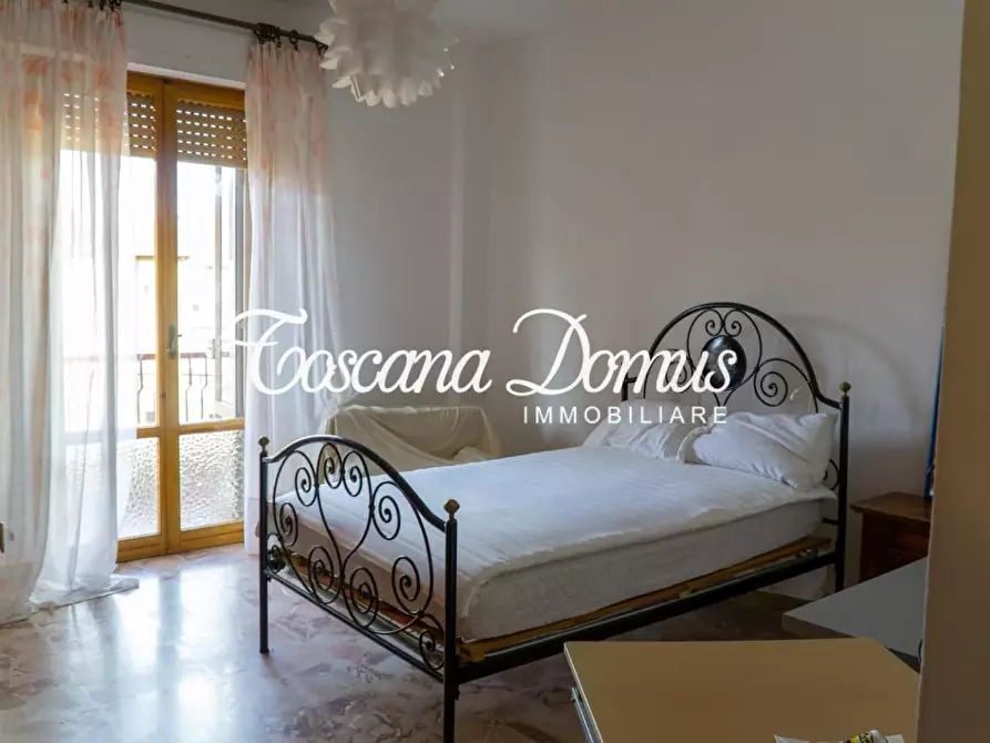 Immagine 1 di Appartamento in vendita  a Siena