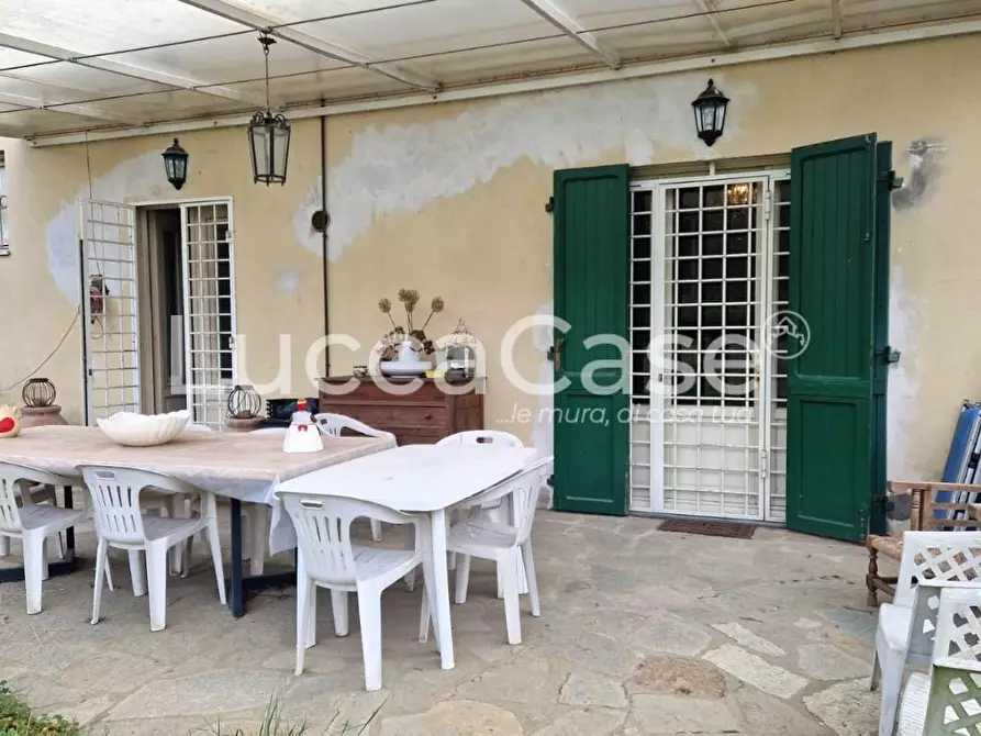 Immagine 10 di Villa in vendita  a Lucca