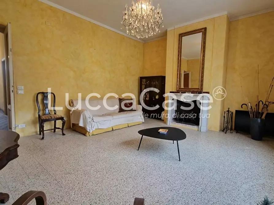 Immagine 6 di Villa in vendita  a Lucca