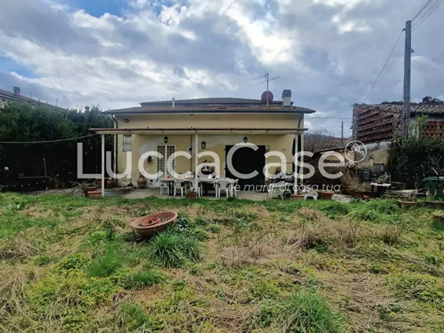 Immagine 31 di Villa in vendita  a Lucca