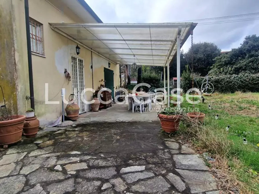 Immagine 34 di Villa in vendita  a Lucca