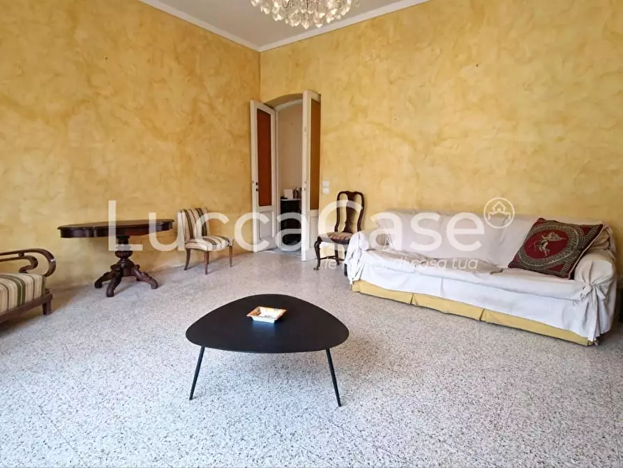 Immagine 3 di Villa in vendita  a Lucca